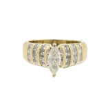 Anillo de compromiso con detalles de talla princesa y diamantes marquesa de oro amarillo de 14 k