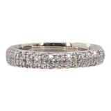 Alianza de boda con engarce de diamantes en oro blanco de 18 k