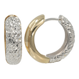 Aretes Huggie de oro con talla de diamante en dos tonos de 14k para mujer
