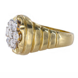 Anillo tipo sello en racimo de diamantes en oro amarillo de 14 k