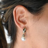 Juego de aretes y colgante de diamantes y perlas de oro amarillo de 14 quilates