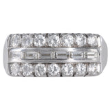 Anillo de diamantes baguettes y talla redonda en oro blanco de 14 quilates