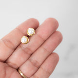 "Aretes de perlas y oro macizo amarillo de 14 quilates