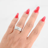 Anillo de diamantes baguettes y talla redonda en oro blanco de 14 quilates