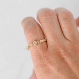 Anillo tipo puño abierto con talla de diamante en oro amarillo de 18 k