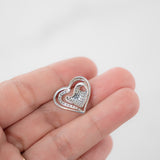 Colgante de dos corazones con diamantes en oro blanco de 18 quilates