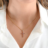 Colgante de cruz de rubí y diamante de talla única en oro amarillo de 14 k