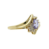 Anillo llamativo de diamantes y circonita cúbica de lavanda de oro amarillo de 10 quilates para mujer