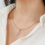 Colgante de diamantes “J” de oro amarillo de 14 k