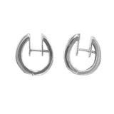 Aretes Huggie de diamantes de talla princesa en oro blanco de 14 k para mujer