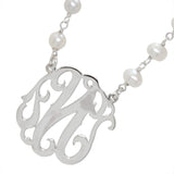 Colgante y collar con dije de letra "N" de perlas de plata de ley 925