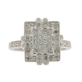 Anillo de diamantes decorativos con forma cuadrada en oro blanco de 14 quilates