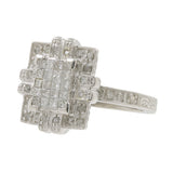 Anillo de diamantes decorativos con forma cuadrada en oro blanco de 14 quilates