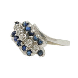 Anillo de derivación en forma de remolino con piedras preciosas de iolita azul y diamantes en oro blanco de 10 quilates