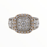 Anillo de compromiso ancho en racimo de diamantes en oro de dos tonos de 14 k